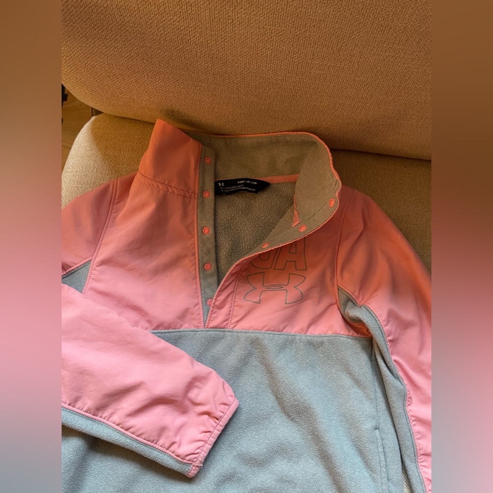 Girls Under Armour Pull Over size youth small pink and grey